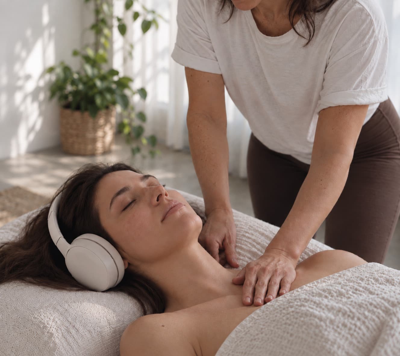 Entspannungsmassage mit Binaural Beats und Kopfhörern in Zürich